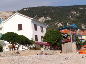 Apartments Dominik next to the Beach